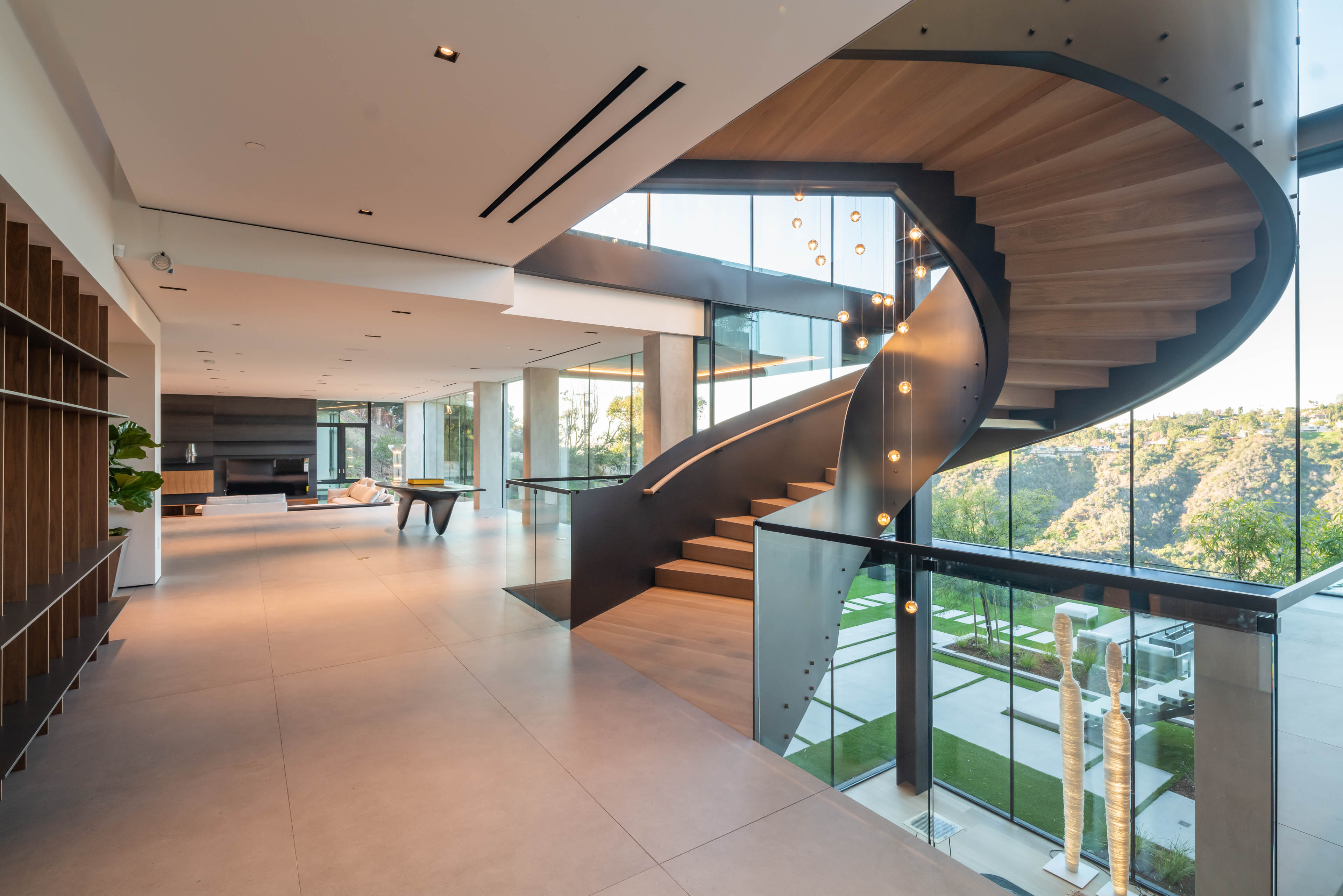Sculptural floating staircase